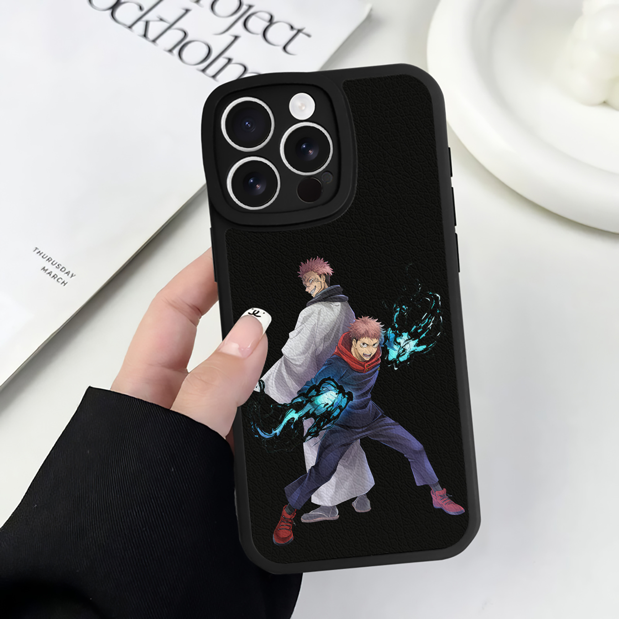 （画像用） 呪術廻戦 Jujutsu Kaisen 【iPhone 16シリーズ対応】シリコンスマホケース（レザー調） 材質：シリコン